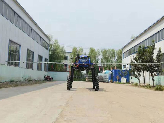 水旱两用喷杆喷雾机